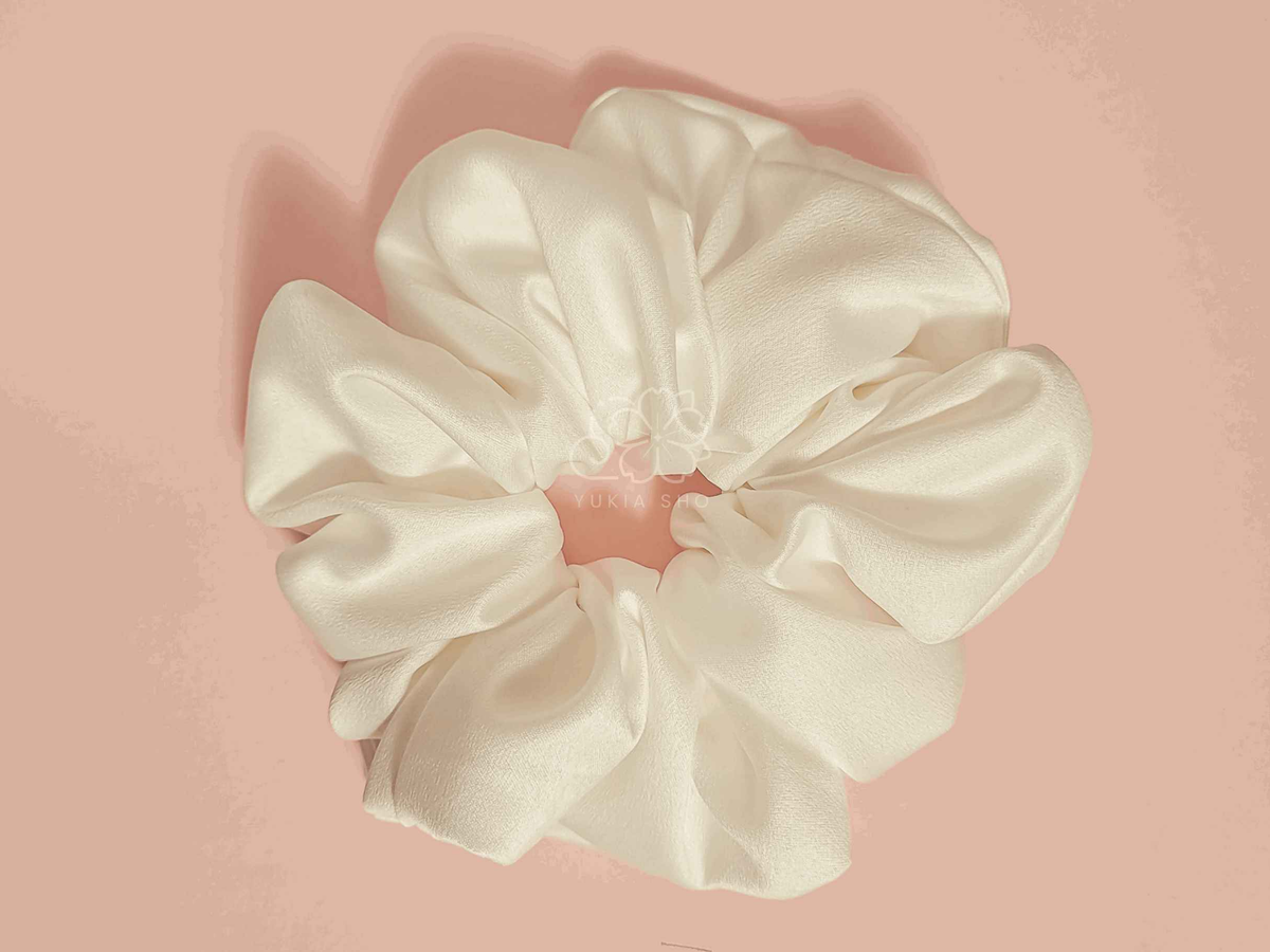 Snow Fluffy XXL Scrunchie